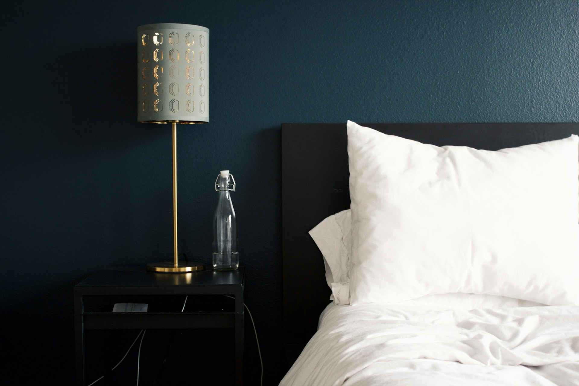 Read more about the article 7 Useful Bedside Gadgets for a Homely Haven